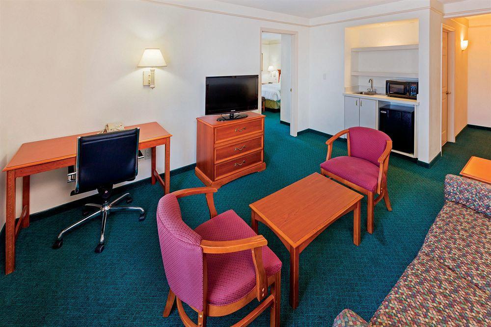 La Quinta By Wyndham San Antonio Airport Hotell Eksteriør bilde