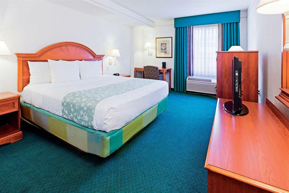 La Quinta By Wyndham San Antonio Airport Hotell Eksteriør bilde