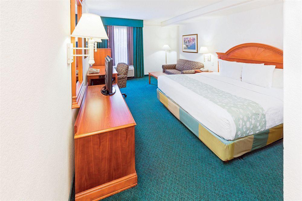 La Quinta By Wyndham San Antonio Airport Hotell Eksteriør bilde