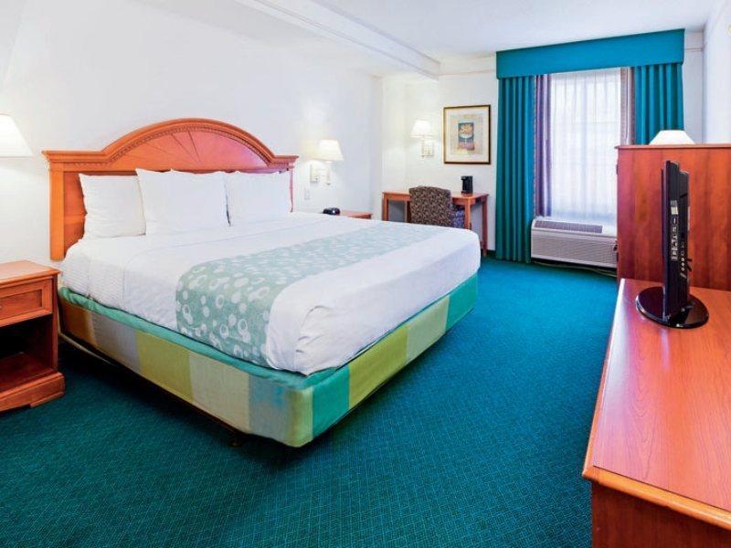 La Quinta By Wyndham San Antonio Airport Hotell Eksteriør bilde